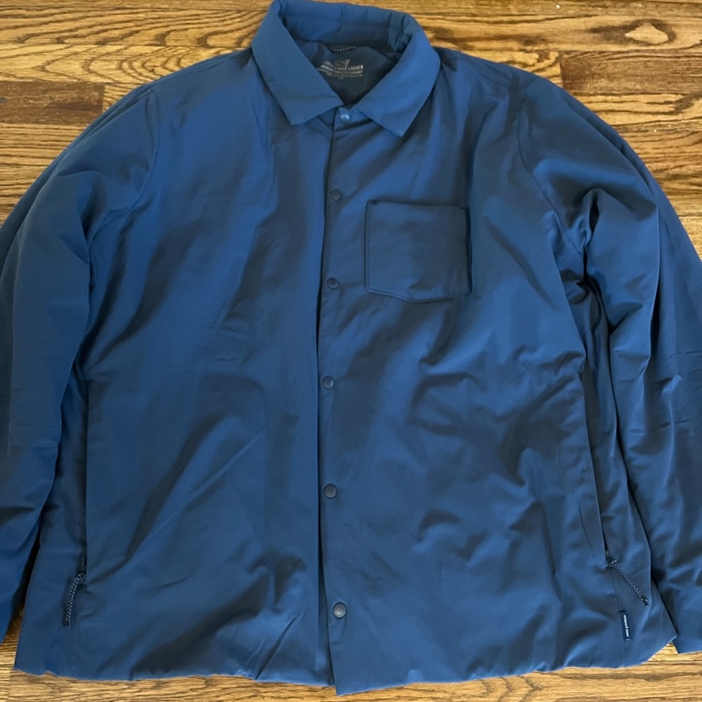Vineyard Vines insulated shirt jacket. EUC. Worn 2 times.